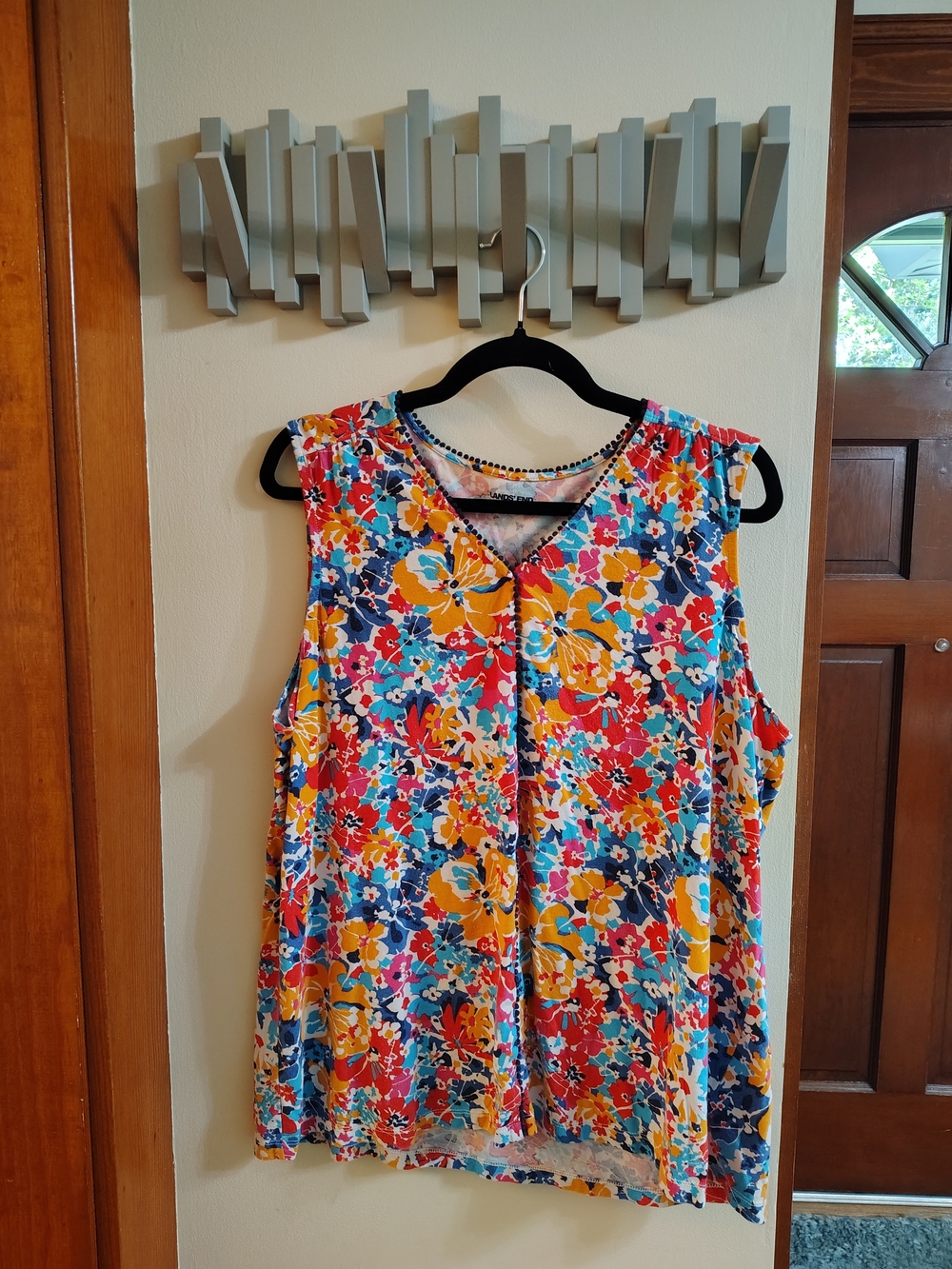 Lands' End Multicolor Floral V-Neck Sleeveless Tank